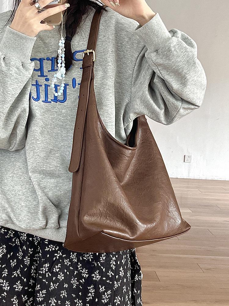 2025 Women's Large Capacity Korean Style Soft Leather Shoulder Bag - Retro, Simple, Crossbody, Underarm Mother-Child Bag.