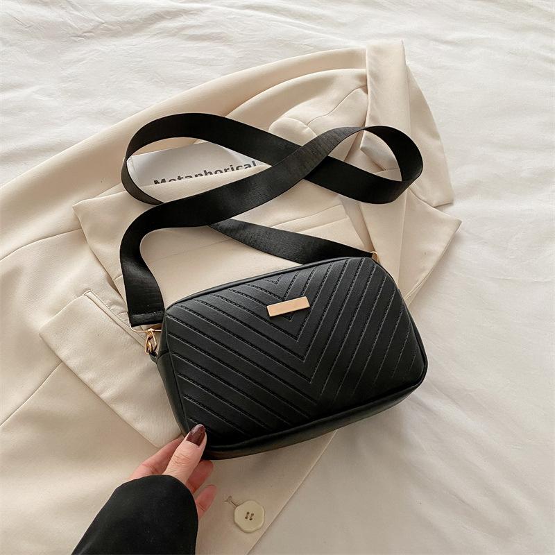 Women's Bag 2025 New Wavy Small Square Bag Embossed Camera Bag Casual Shoulder Bag Hair High Sense Internet Celebrity
