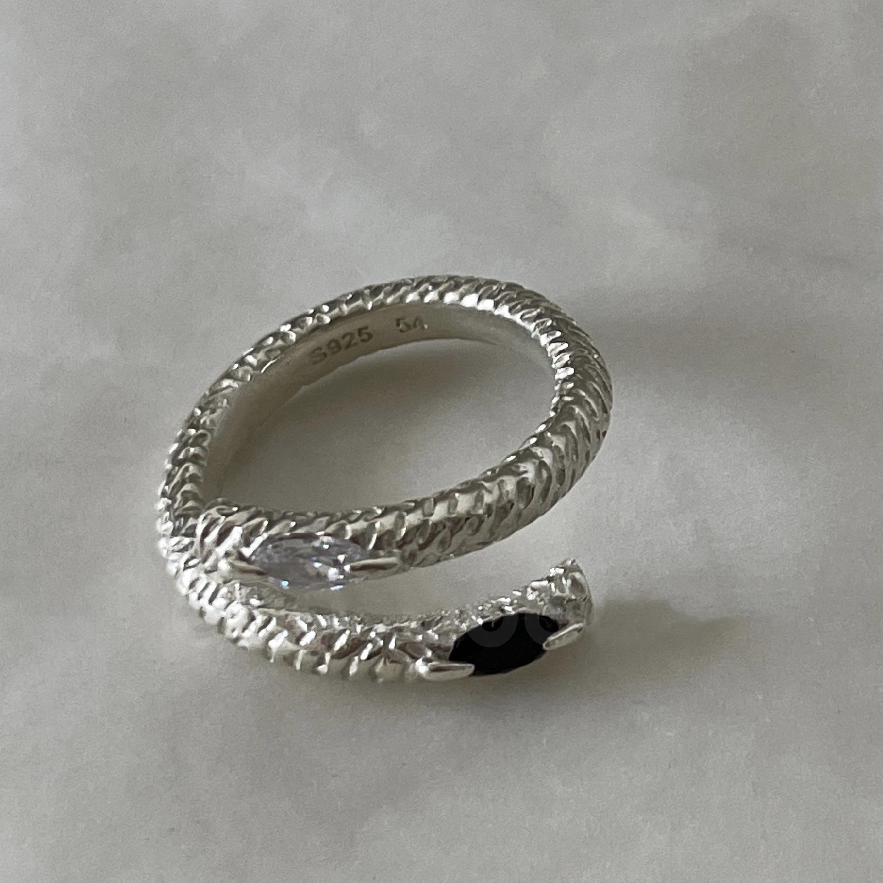 

Stylish And Elegant Vintage Design Copper Gemstone Ring For Women Ideal For Wear Everyday J6135