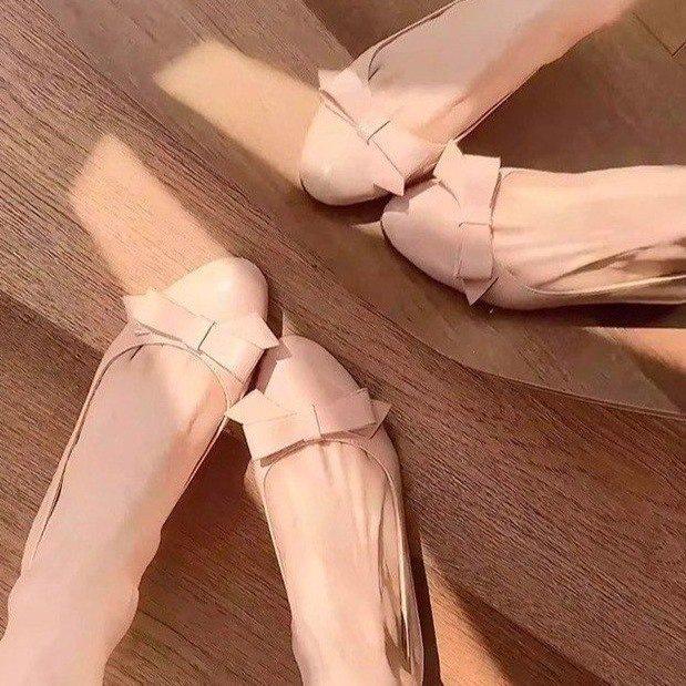 French gentle wind bow small leather shoes women's 2025 autumn new commuter versatile skirt pointed Mary Jane single shoes