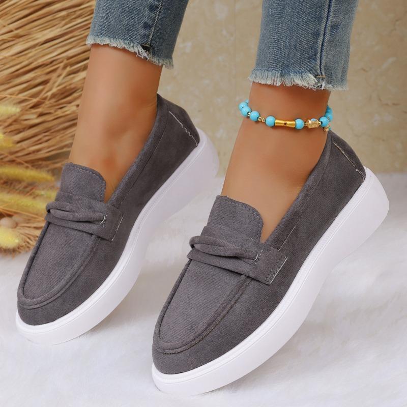 A New Style of Casual, Thick-soled, Flat-heeled, Large-sized Bean Shoes That Can Be Worn with One Foot and Are Versatile