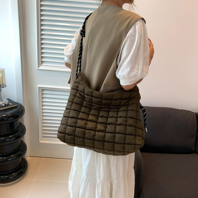 IELGY Diamond Embroidery Thread Cloud Bag Down Padded Jacket Bag Niche Pleated One-Shoulder Korean Version Cross-Body Large-Capac