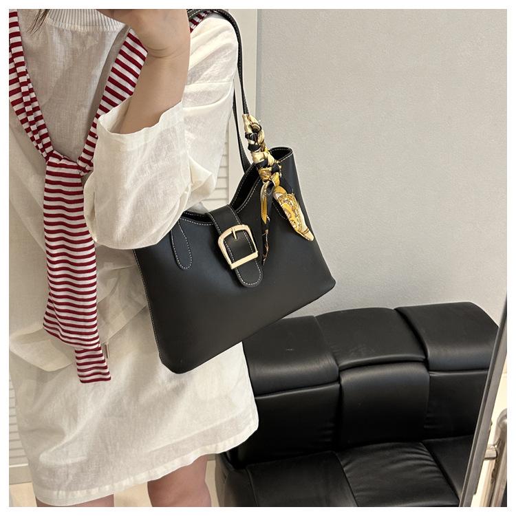 Large Capacity Minimalist Shoulder Tote Bag for Women - 2025 Autumn Collection