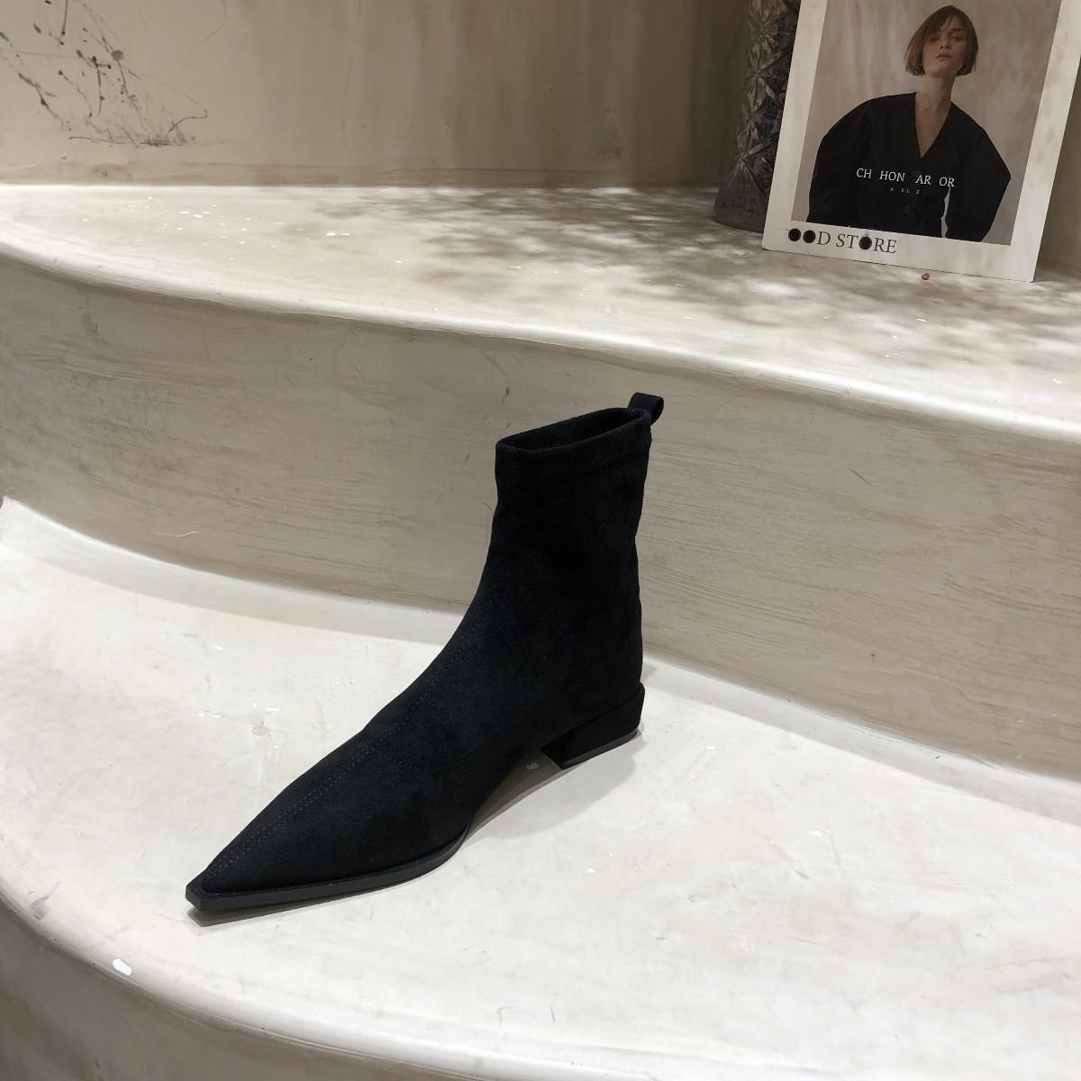 

Черные короткие женские ботинки с плоской подошвой и молнией сзади 2024 года, новые осенне-зимние ботинки на низком каблуке, тонкие босоножки с острым носком и эластичной подошвой 36 чёрный