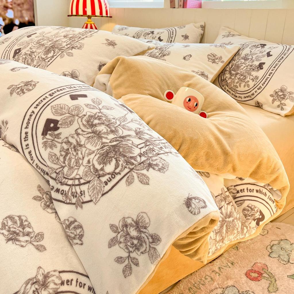Set Lenzuola 4 Pezzi in Velluto di Latte: Set 3 Pezzi Lenzuolo e Copripiumino Spesso in Pile Corallo Autunno/Inverno, Edizione 2025.