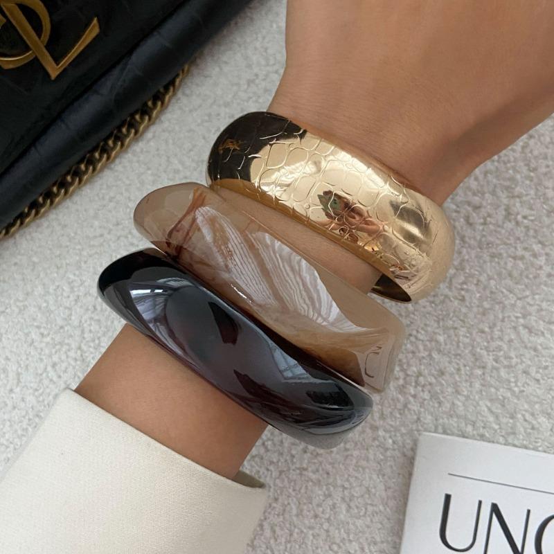 Fashion Polygon Dyed Snake Striped Exaggerated Metal Bangle For Women