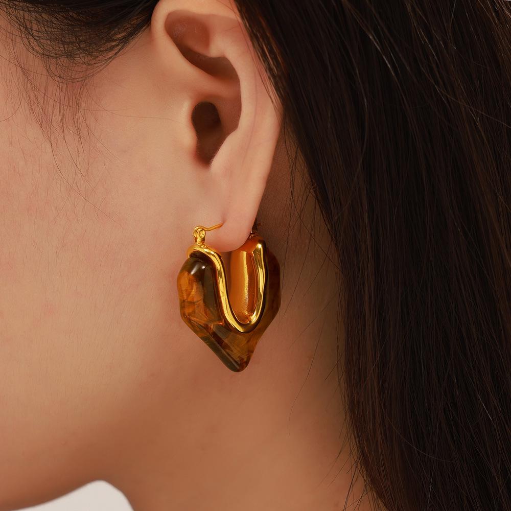 Retro French Irregular Resin Earrings: Gold-Plated Titanium Steel Ear Cuffs with Unique, Versatile Design.
