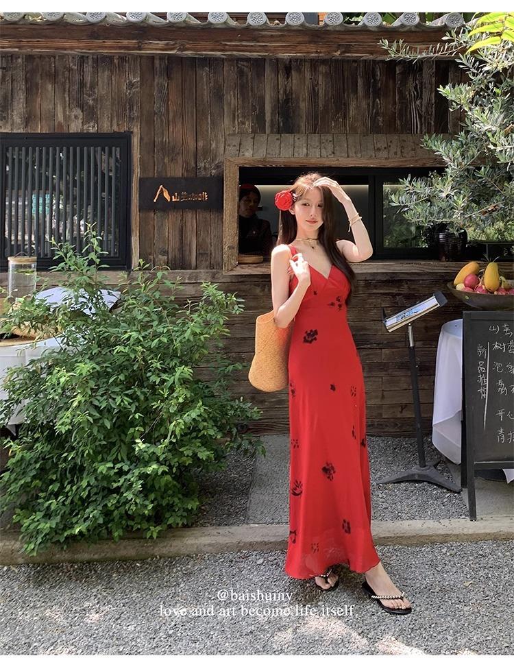 Whitewater Woman [real * Red Rose] V-neck Suspender Dress Summer Gentle Vacation Wind Red Slim Skirt