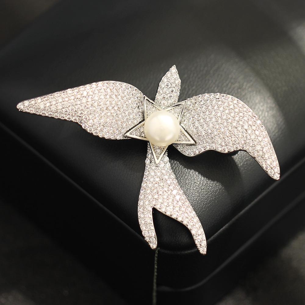 Broche colomb blanc en forme d'étoile incrustée de diamants, luxe léger, épingle animale élégante et haut de gamme, corsage en perles d'eau douce naturelles pour femmes