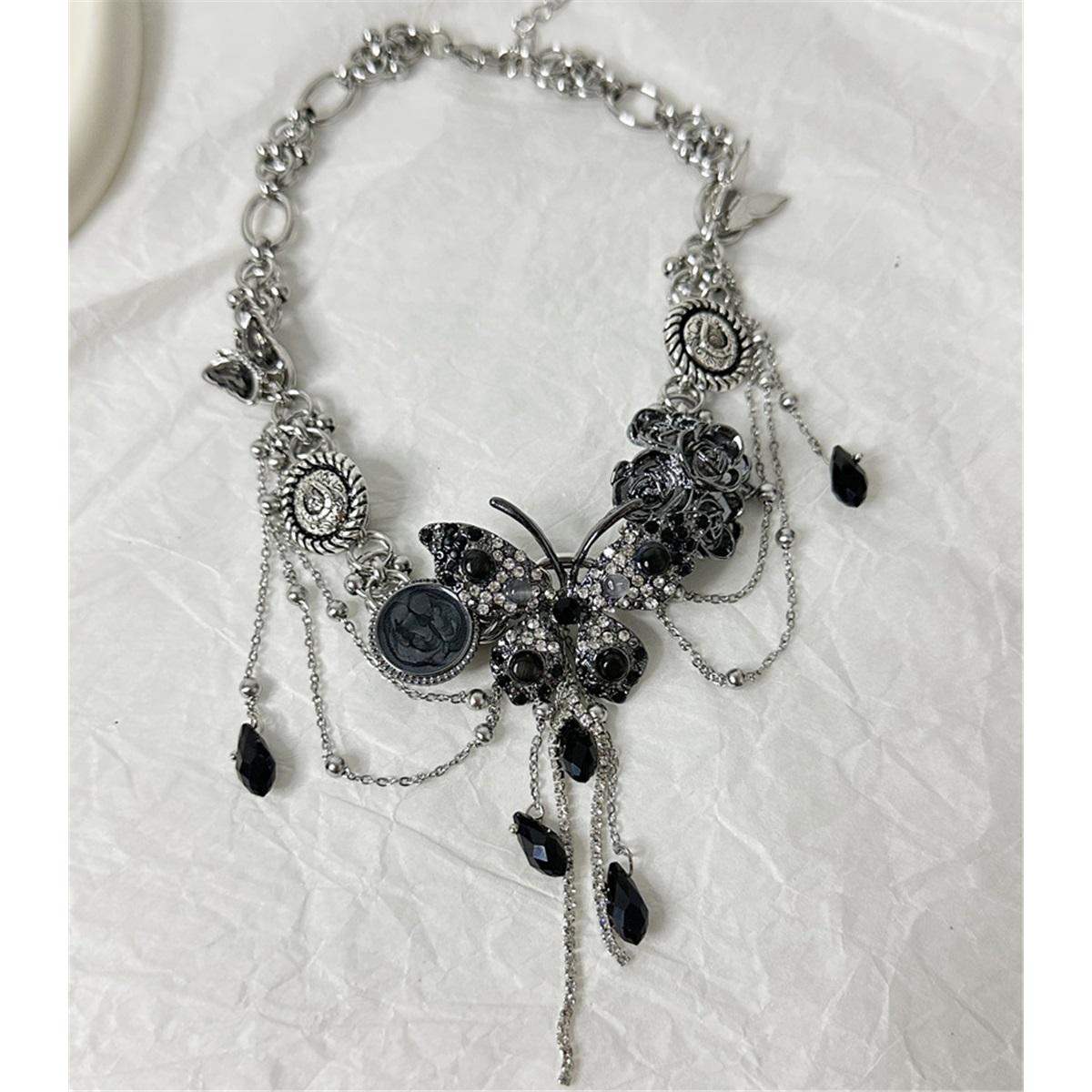 

Tooxika Niche Retro Personalised Button Butterfly Crystal Tassel Necklace Sweet Cool Hottie Choker Collarbone Chain