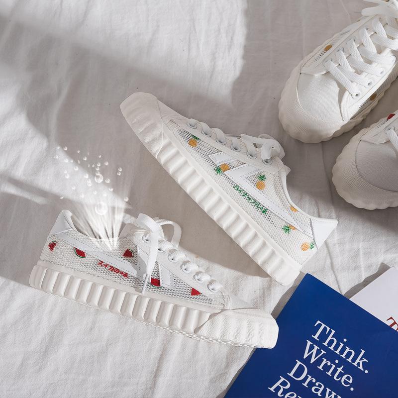 Oddychające płócienne buty damskie 2025 lato nowe wszechstronne siatkowe buty studenckie na płaskiej podeszwie lekkie codzienne buty sportowe