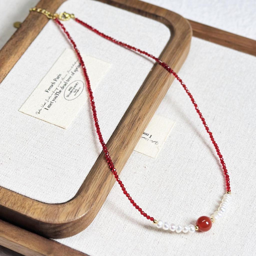 Chinesischer Retro Neujahrs Süßwasserperlen & Roter Achat Halskette mit Roter Kristall Schlüsselbein Kette für Damen