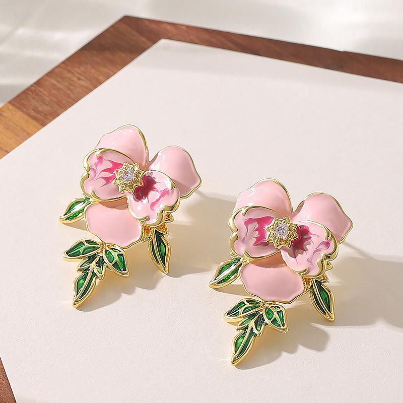French gentle temperament small fragrant wind dripping oil three-dimensional flower stud earrings light luxury high-end national style niche earrings