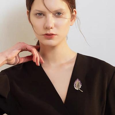 Shiny Hollowed Out Leaves Brooch For Women Girls Elegant Unique Corsage Exquisite Pins Clothing Accessories Gifts