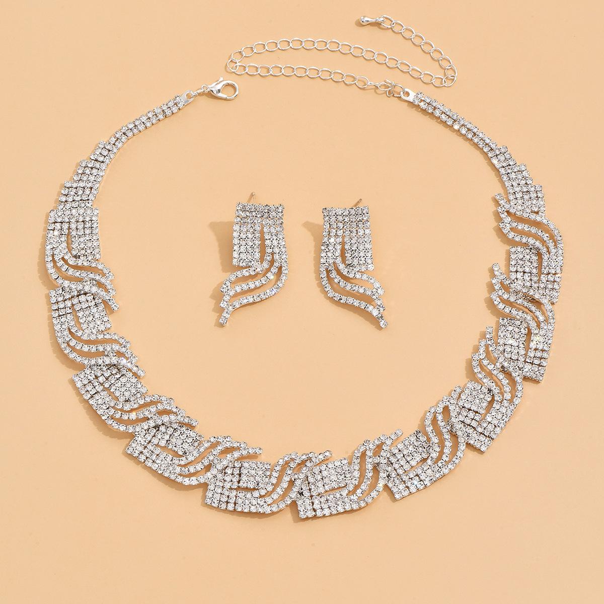 

Свадебный костюм свадебное платье свадебные украшения ожерелье серьги геометрический костюм свадебная мода цепочка