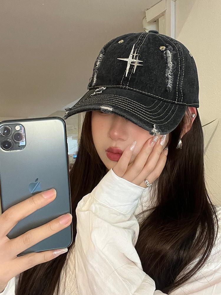 Street Retro Vintage Vintage Cowboy Hole Baseball Cap with Star Rhinestone Pattern Duckbill Cap, Highlighting Small Face