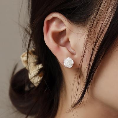 Orecchini a bottone Symphony Rose Ins New Chinese Aesthetic Fresh Autumn Cure Orecchini a forma di fiore di camelia bianca da donna