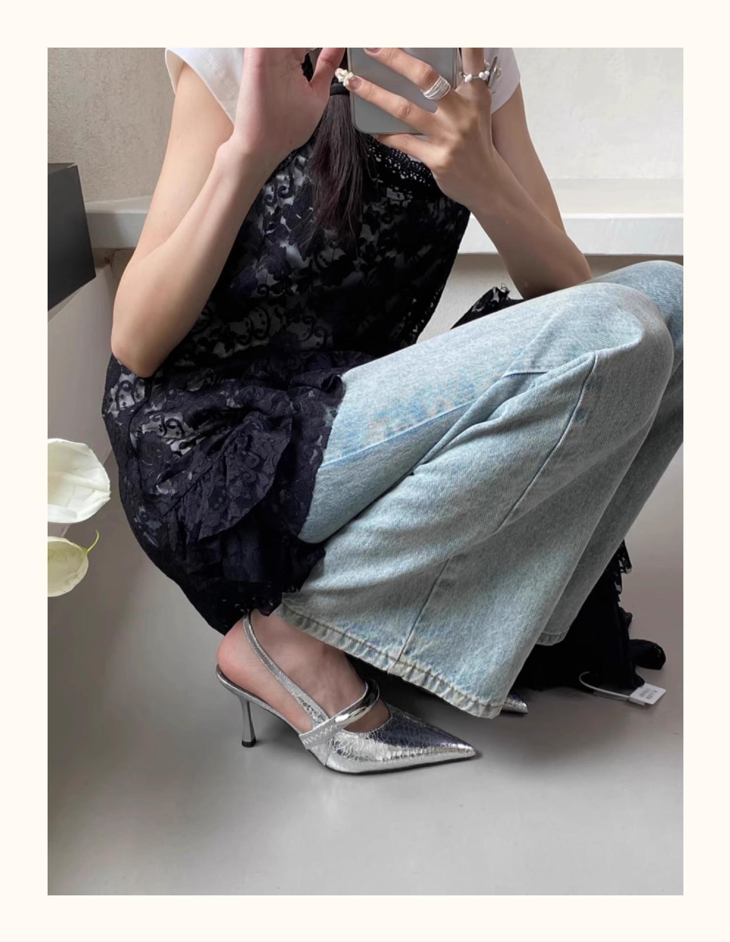 

Туфли на шпильках с острым носком и сумкой на голове женские босоножки весна-лето 2025 новые металлические резинки сзади пустые красивые одинарные туфли женские 39 серебряный