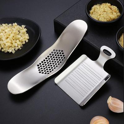 Grattugia per zenzero, grattugia per wasabi, tritatutto in acciaio inossidabile, tritaaglio, strumento per macinare frutta, radici e verdure da cucina.