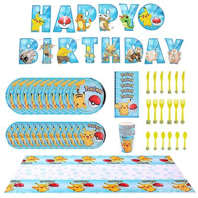 Feestartikelen met Pikachu-print: papieren bordjes, tissues, bekers, tafelkleden, vlaggetjes, feestdecoratie, wegwerpartikelen.