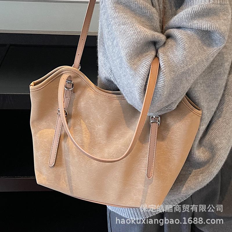 Large capacity matte retro bag women's autumn and winter 2025 new versatile shoulder bag texture work commuter tote bag