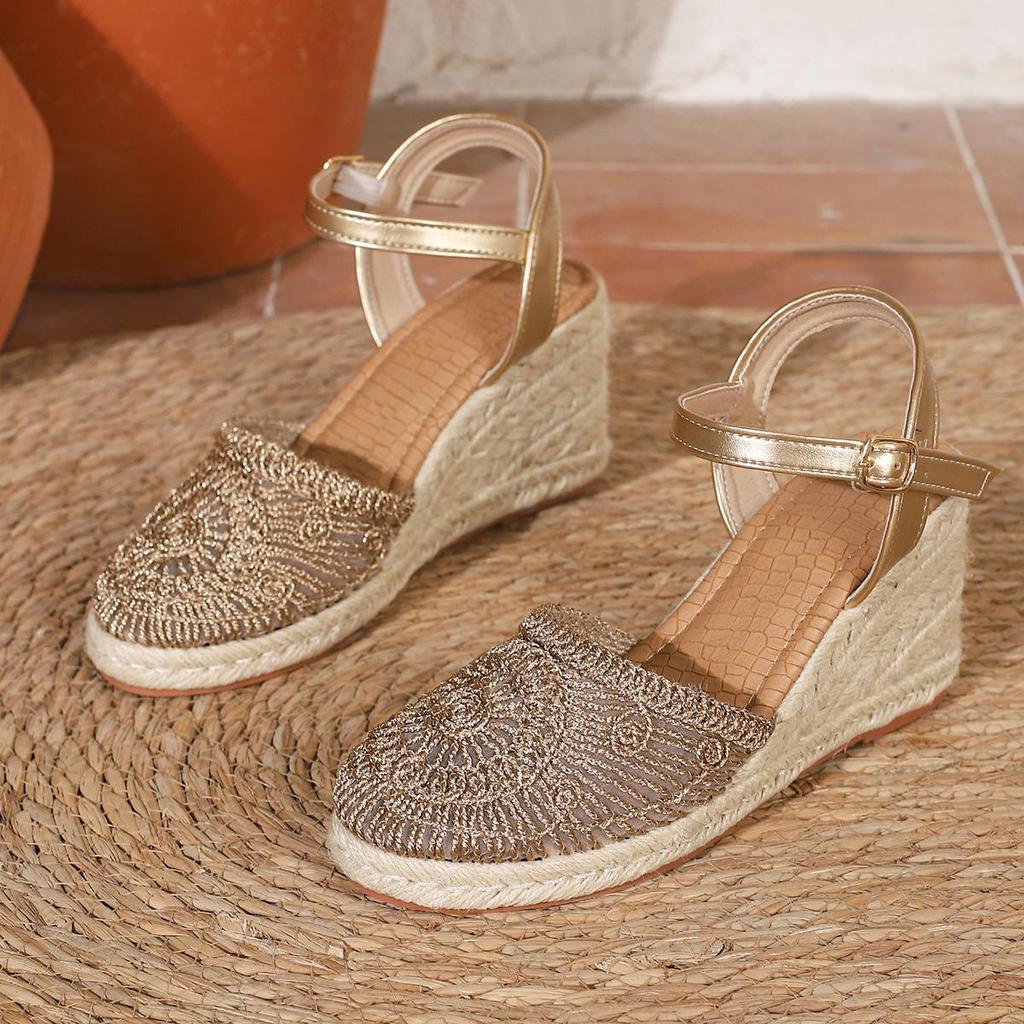 2026 Fashionable Versatile Large Size Height-Increasing Buckle Sandals