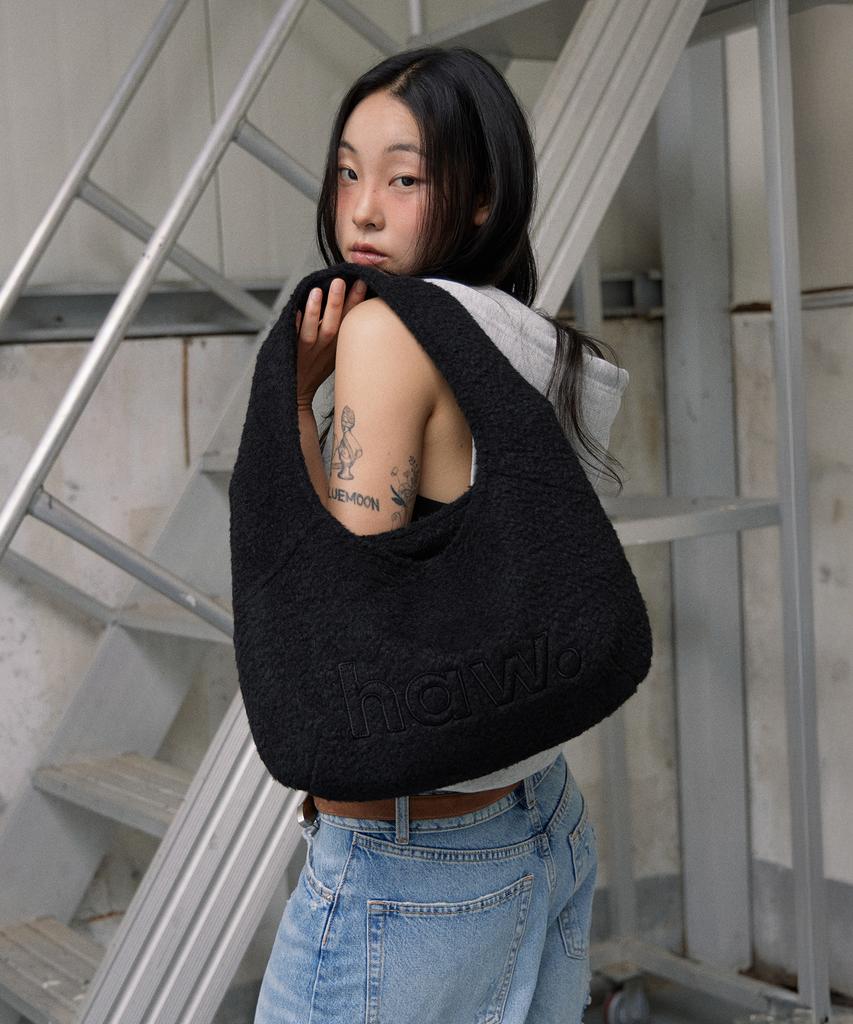 Haveawhale Mini Wool Pebble Bag (Bk)