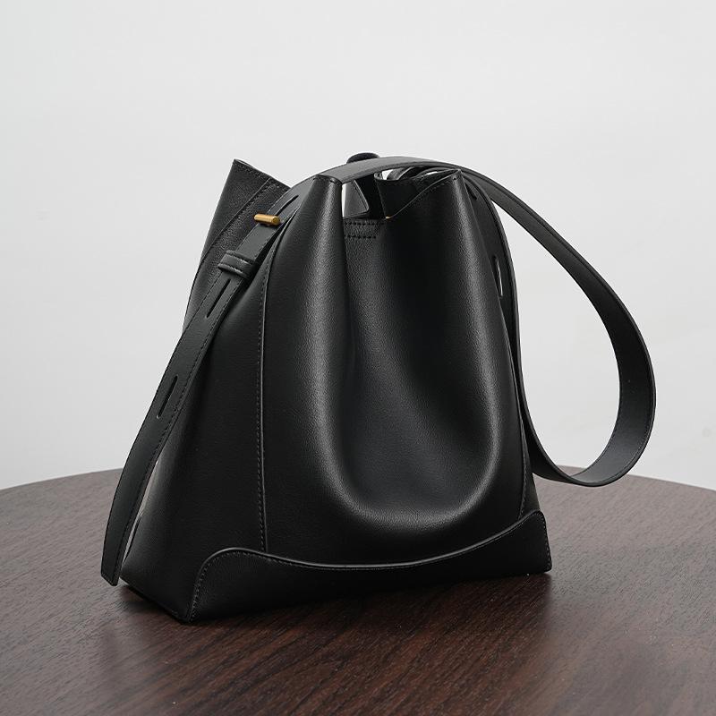 Versatile tote shoulder bag, genuine leather women's high-end sense exquisite large-capacity messenger bucket bag