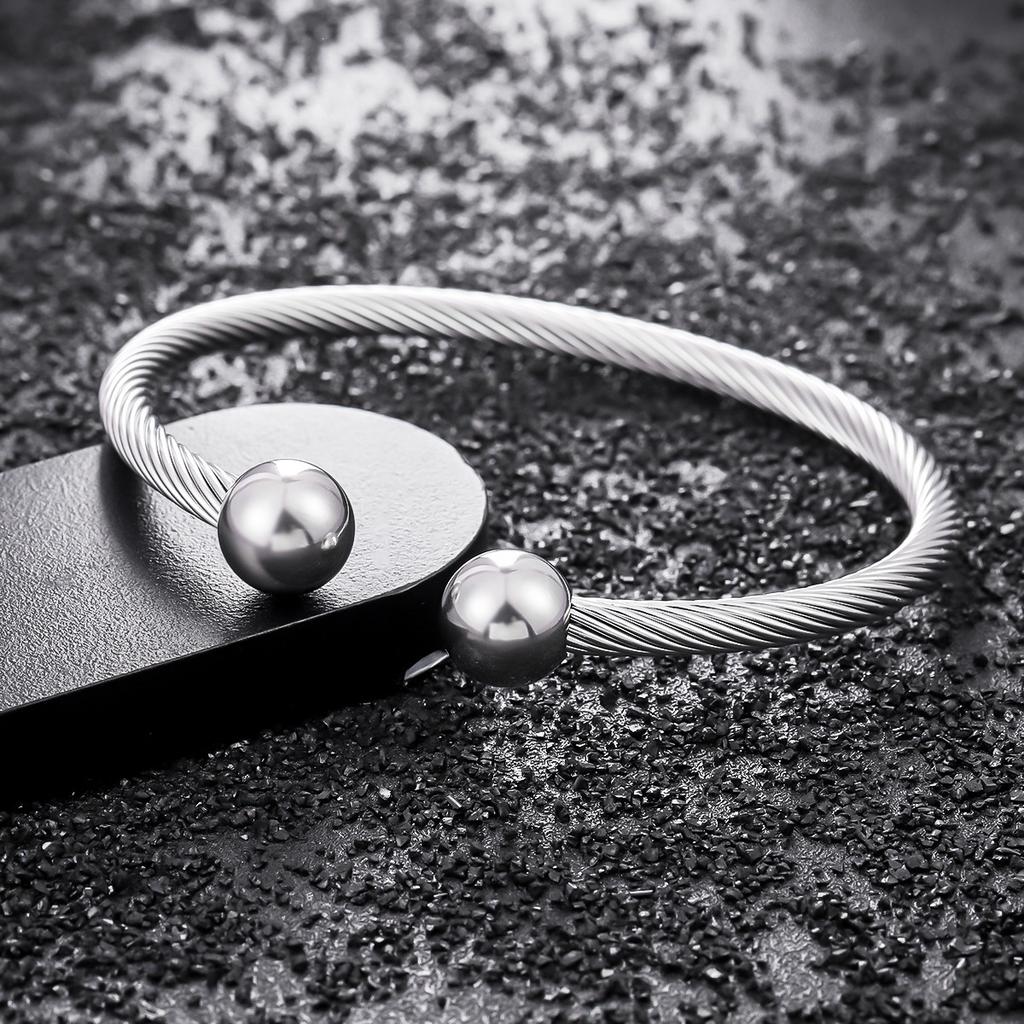 European and American Open-ended Titanium Steel Non-fading Bracelet for Men, Simple Diagonal Pattern Bangle for Women, Fashionable, Light Luxury,