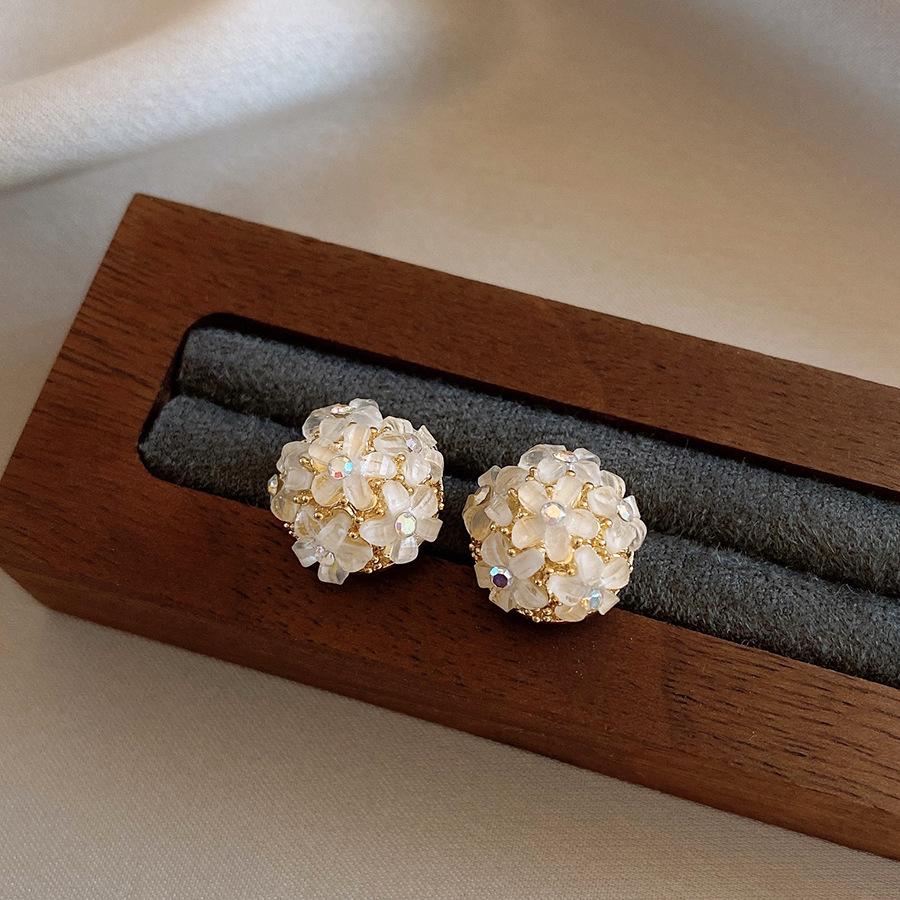 Посеребренные серьги-гвоздики с покрытием 18 карат, круглый цветок, маленькие и милые, универсальные серьги, серьги для женщин