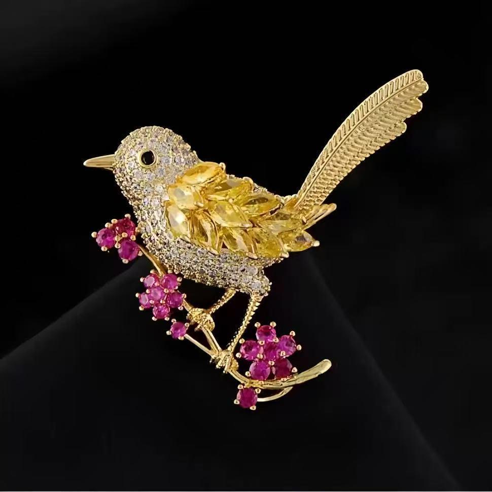 Japanese High-End Magpie Brooch – Cute, Colorful, Anti-Exposure Pin for Distinctive Style & Personality