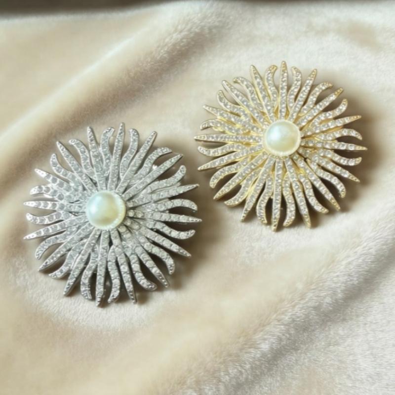 Fashion Metal Sun Flower Pearl Brooches For Women Clothing Coat Jewelry Accessries Gifts