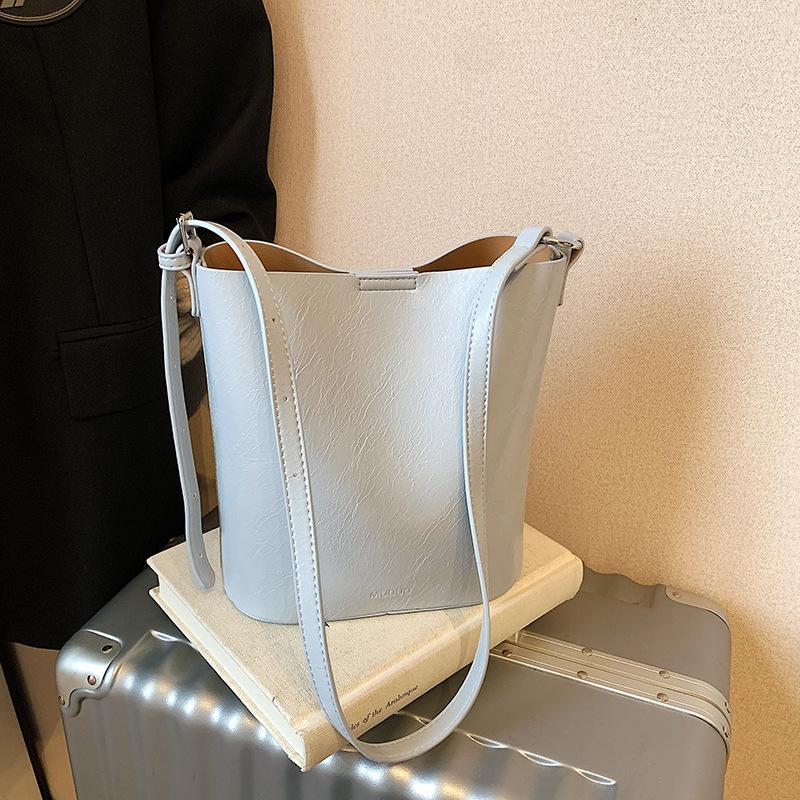 Premium Sense Bucket Bag Women's Large-capacity Niche Design Versatile Foreign Style Shoulder Bag Commuting Messenger Bag Women