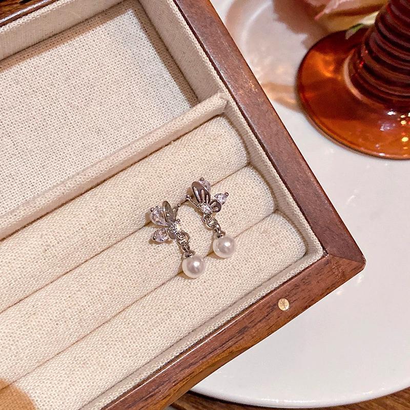Zircon Butterfly Pearl Drop Earrings for Women Exquisite Sweet Tassel Dangle Earrings Vintage Romantic Versatile Jewelry Gift