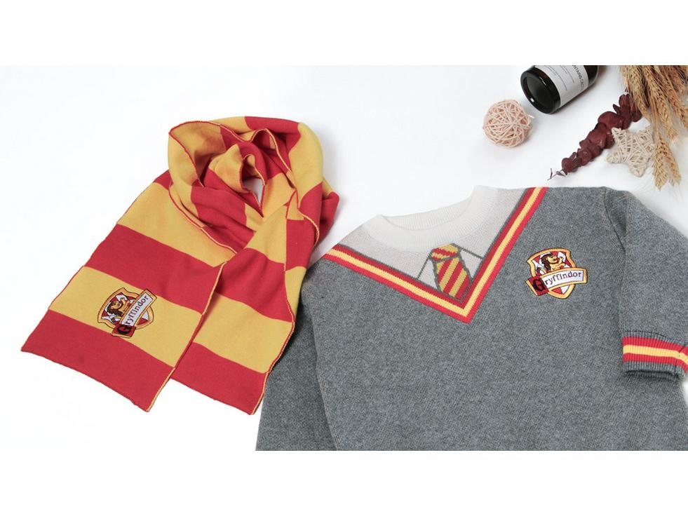 Dětský kostým čaroděje v britském stylu: Podzimní/Zimní župan, plášť, pelerína, svetr a šála.