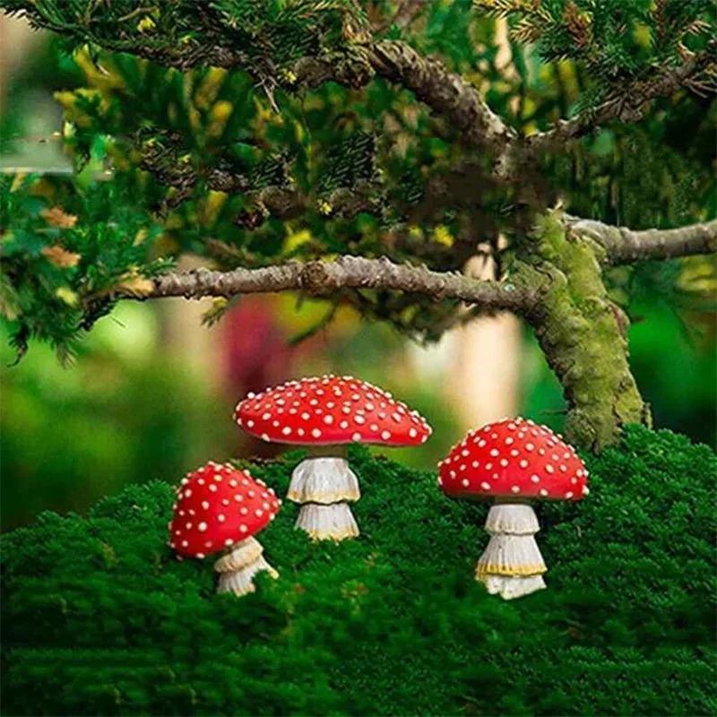 3PCS Fairy Garden Miniatures Mini Mushroom Garden Decoration Resin Mushroom Glow In The Dark Craft Landscape Mushroom Statue