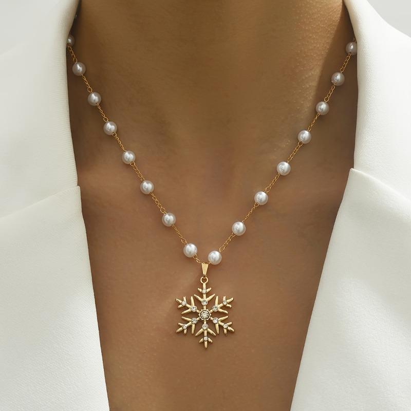 One Piece Elegant Imitation Pearl Chain Snowflake Pendant Necklace, Exquisite and Fashionable Holiday Jewelry Gift for Women