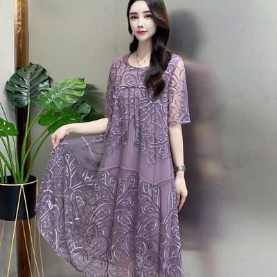 Anmutiges ausgestelltes Mesh-Kleid mit Stickerei, hochwertiges Sommerkleid mit floralem Design und figurbetonender Wirkung