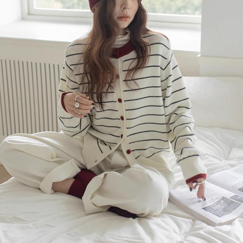 

Contrasting striped sweater jacket women s autumn and winter new lazy wind loose soft waxy crew neck knitted cardigan top One size