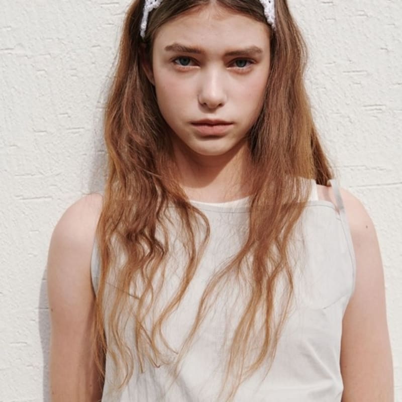 

sllow garments ВЯЗАНАЯ ПОВЯЗКА ДЛЯ ВОЛОС (РУЧНАЯ СДЕЛАНО) WHITE