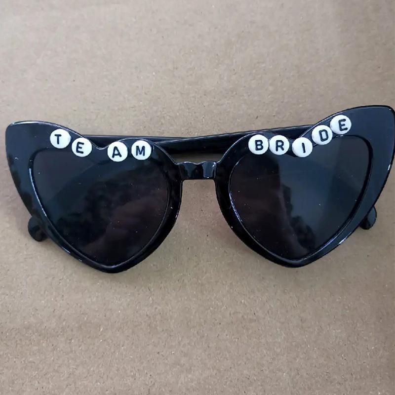 

Только поженились Солнцезащитные очки в форме сердца Свадьба Подружка невесты Невеста Будущая невеста Фотобутафория Команда невесты Девичник