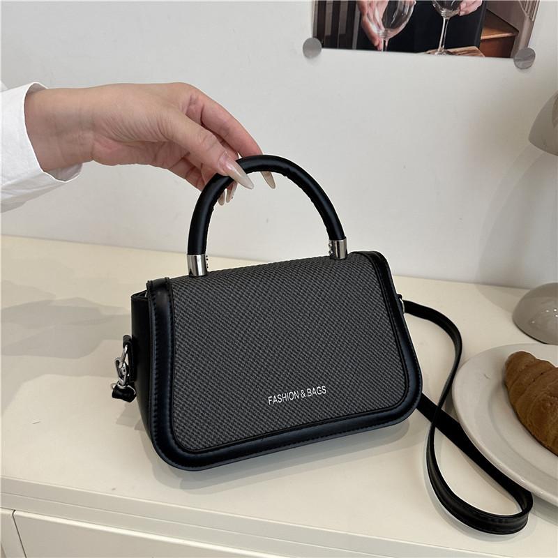 

Splicing popular trends, high-end small square bags, women s commuting fashion, autumn new casual and lightweight messenger bags чёрный