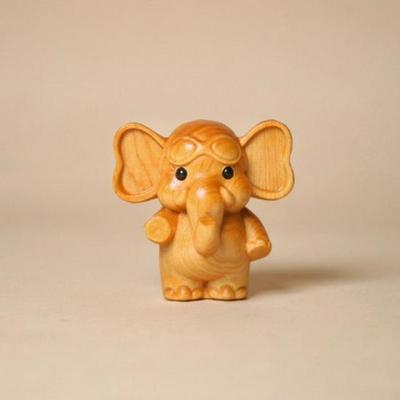 Bai Wood Carving: Cute Flying Elephant Ornament - Handmade Gift for Kids, Mascot & Home Decor