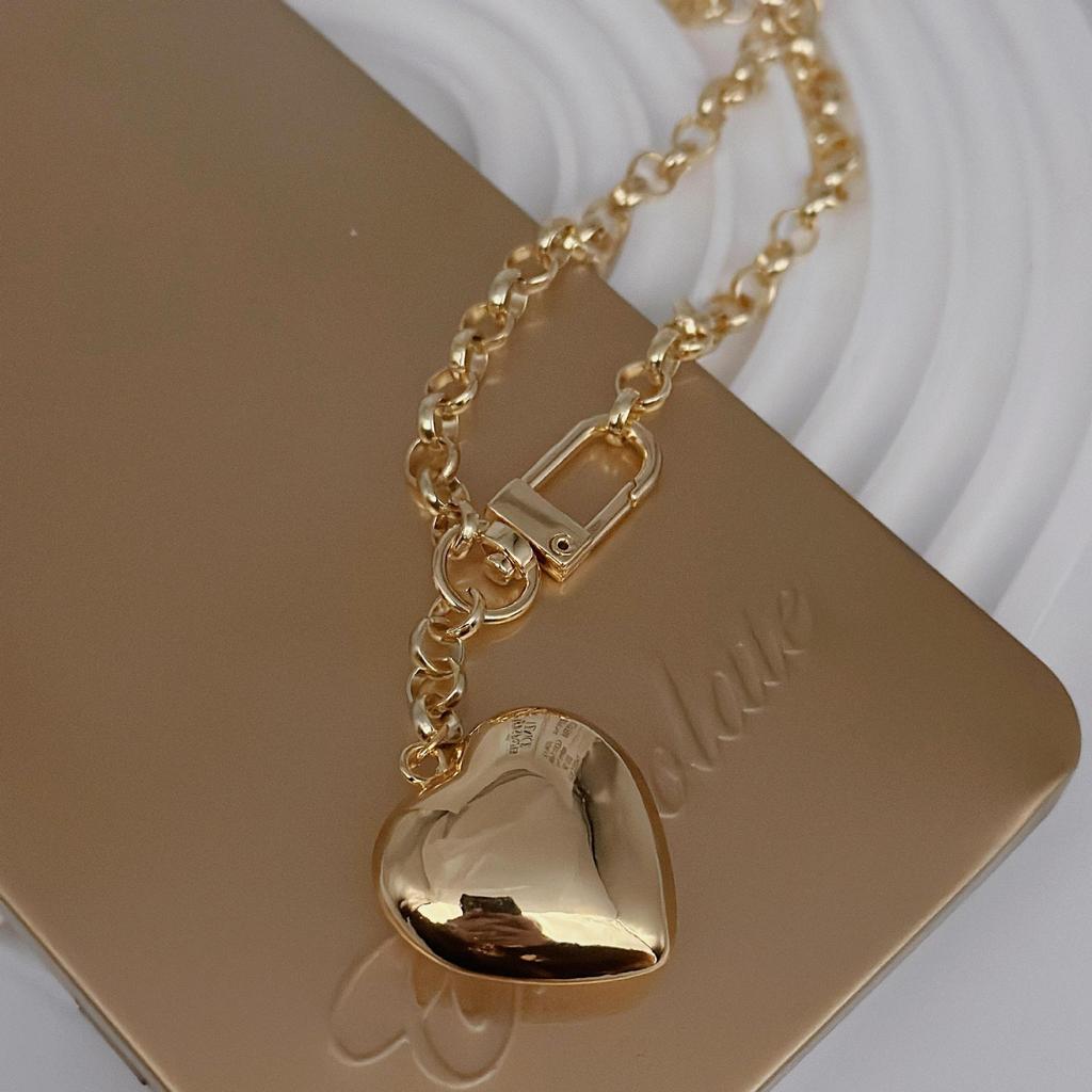 Love Pendant Collarbone Chain Fashion Popular Peach Heart Alloy Necklace Heart Necklace Women