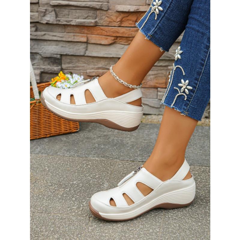 Nové jarní a letní klínkové a vysokopodpatkové sandály