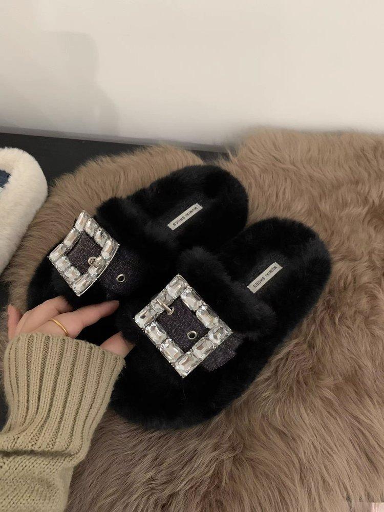 Doppelreihige flache Sohle Zuhause dicke Sohle Plüsch Oberbekleidung weiße flauschige Pantoffeln Damen Herbst und Winter neue Ein-Wort-Pantoffeln Tide