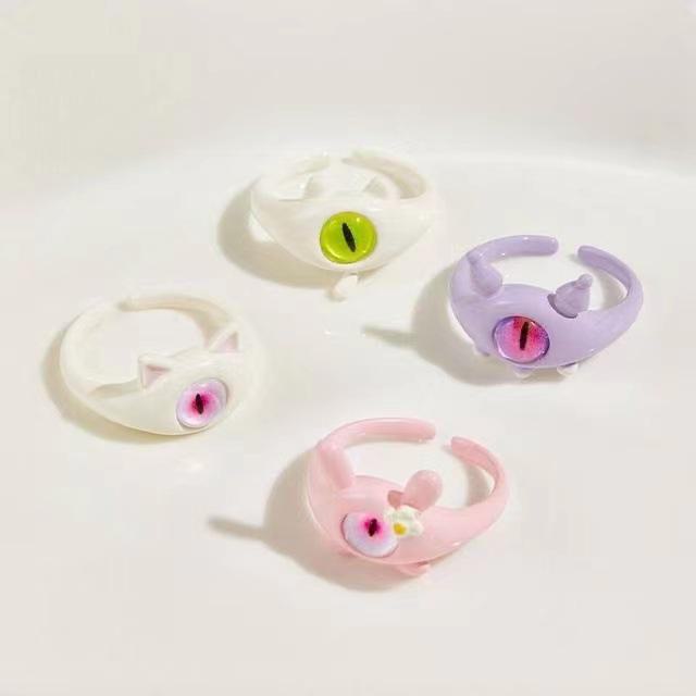 "Funny Black Cat Cartoon Ring - Big Eyes, Cute Gift for Girlfriends & Couples"