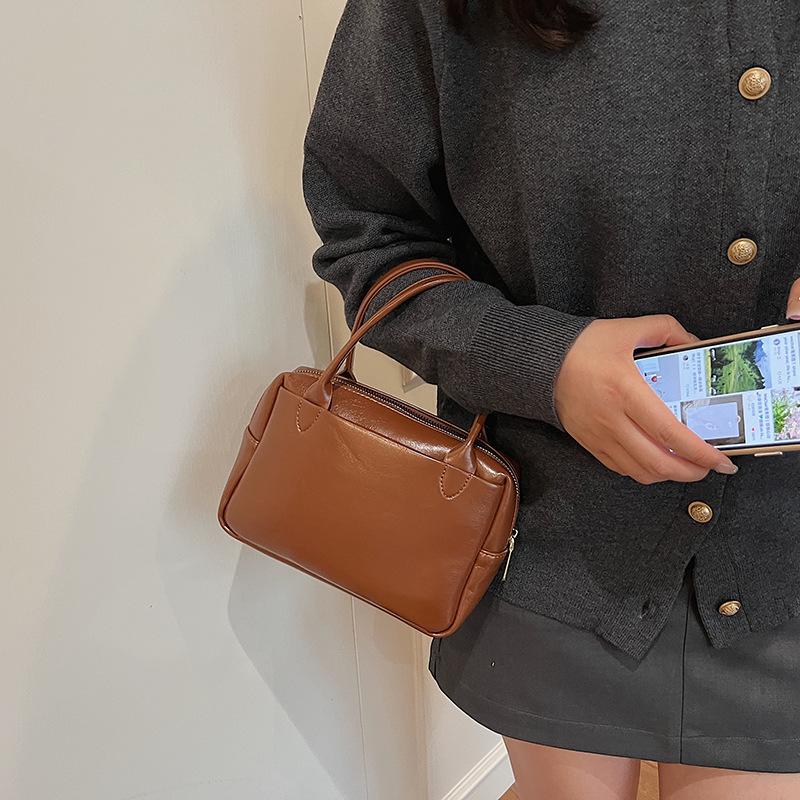 Super Fire Small Bag Women's Autumn and Winter Versatile 2025 New Fashion Shoulder Messenger Bag Women's Portable Small Bag