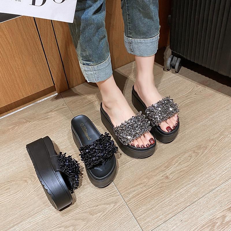 Muffin thick-soled summer women's outerwear one-word sandals non-slip soft-soled 2025 new open-toed beach women's slippers