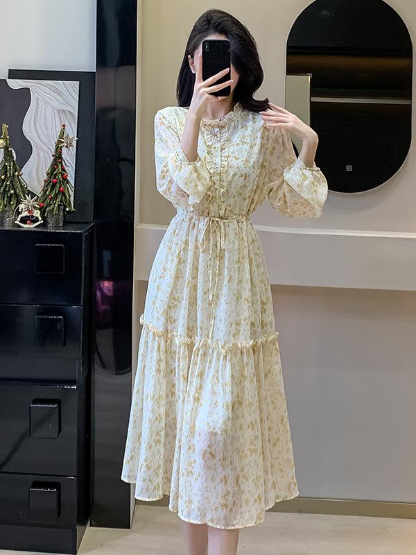 French Puff Sleeve Floral Chiffon Dress with Tie-Neck and Ruffle Collar, Slim-Fit Long Sleeve for Early Spring.
